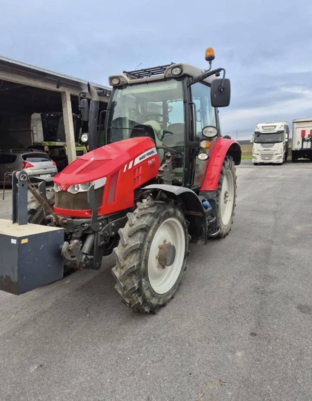 Traktor van het type Massey Ferguson 5611, Gebrauchtmaschine in MEĐURIĆ (Foto 1)