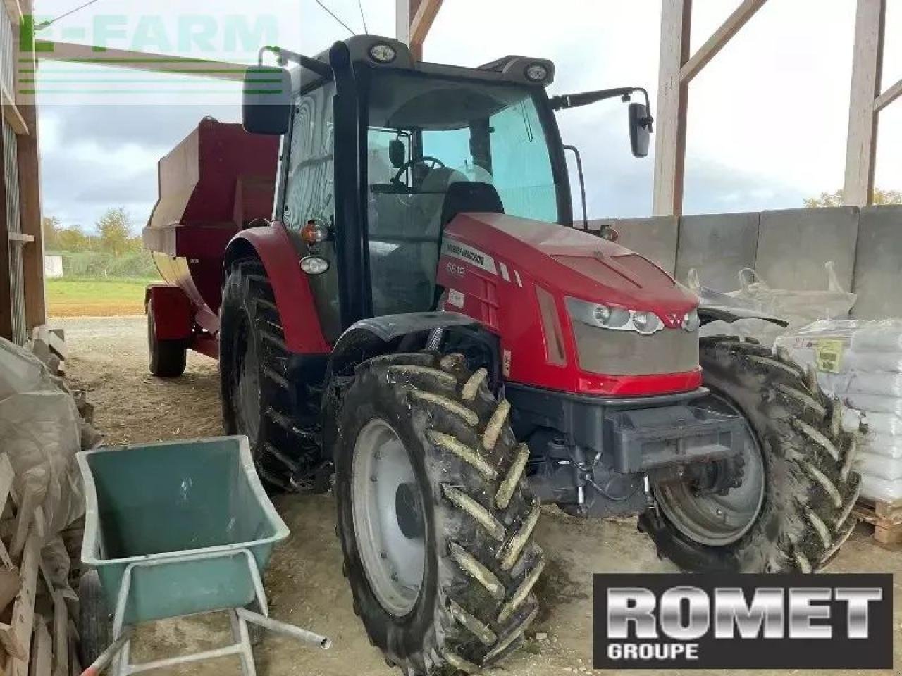 Traktor typu Massey Ferguson 5612 d4 ef Efficient, Gebrauchtmaschine v GENNES-SUR-GLAIZE (Obrázek 2)
