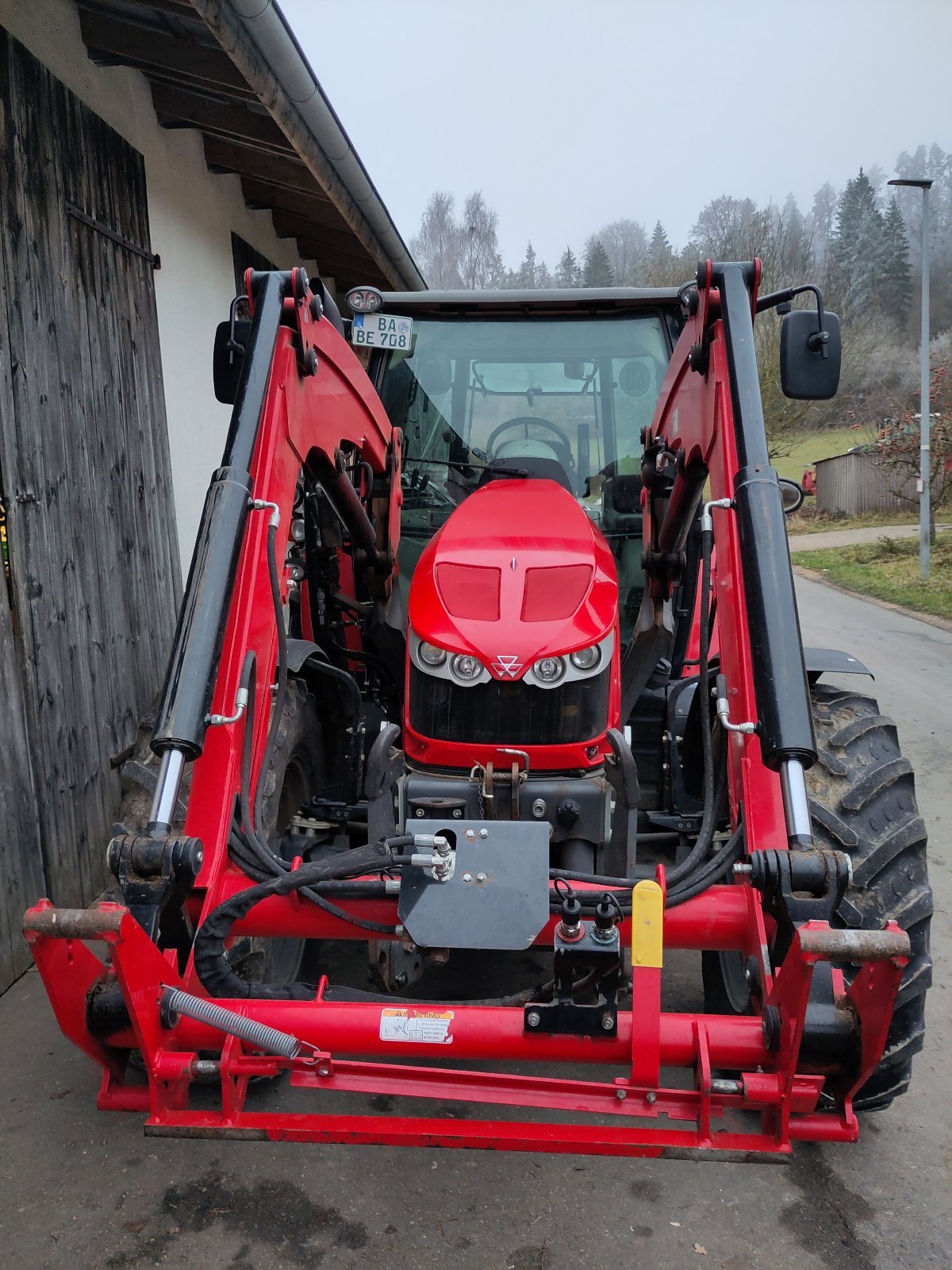 Traktor typu Massey Ferguson 5613, Gebrauchtmaschine v Königsfeld (Obrázek 3)