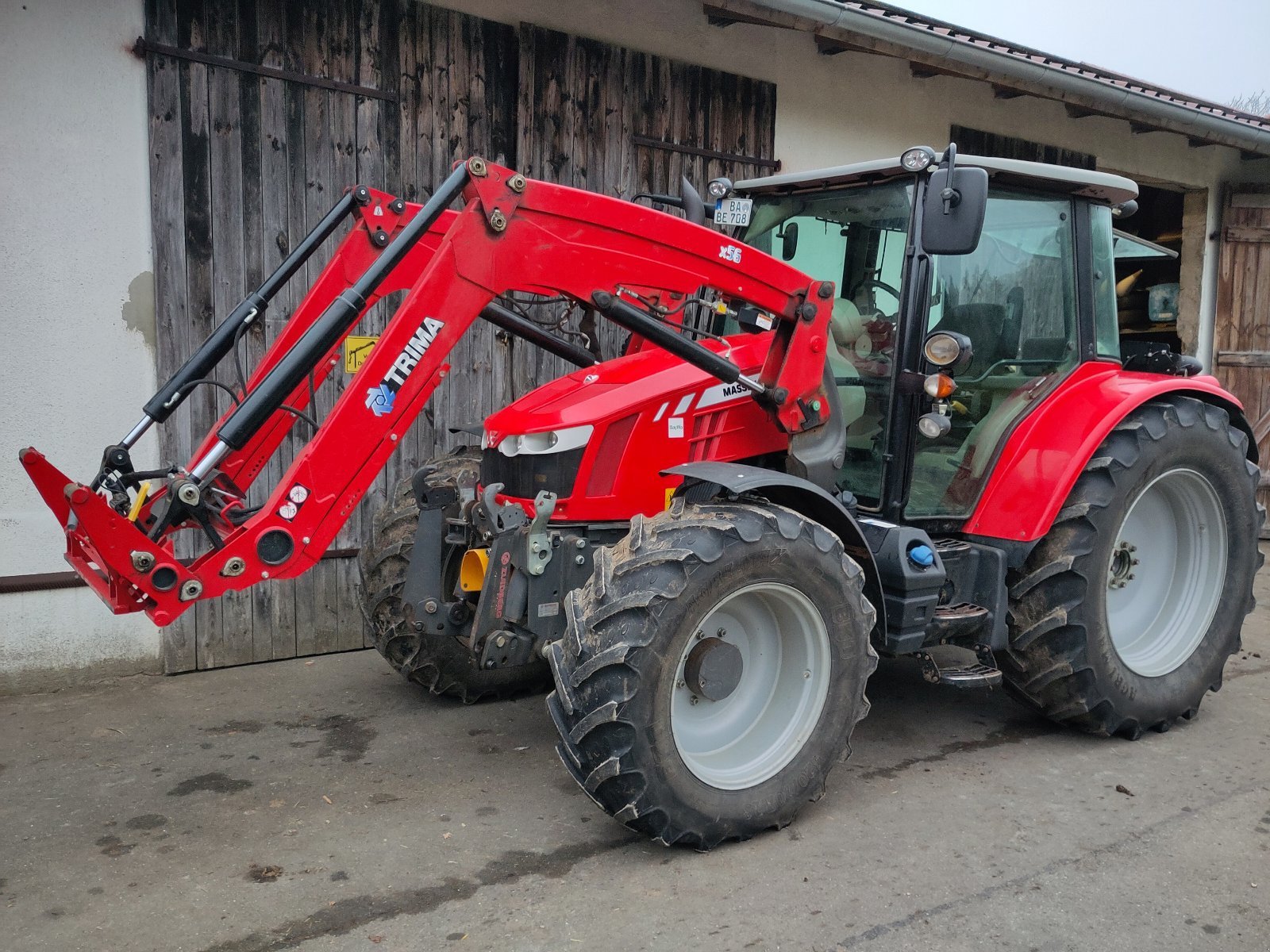 Traktor typu Massey Ferguson 5613, Gebrauchtmaschine v Königsfeld (Obrázek 1)
