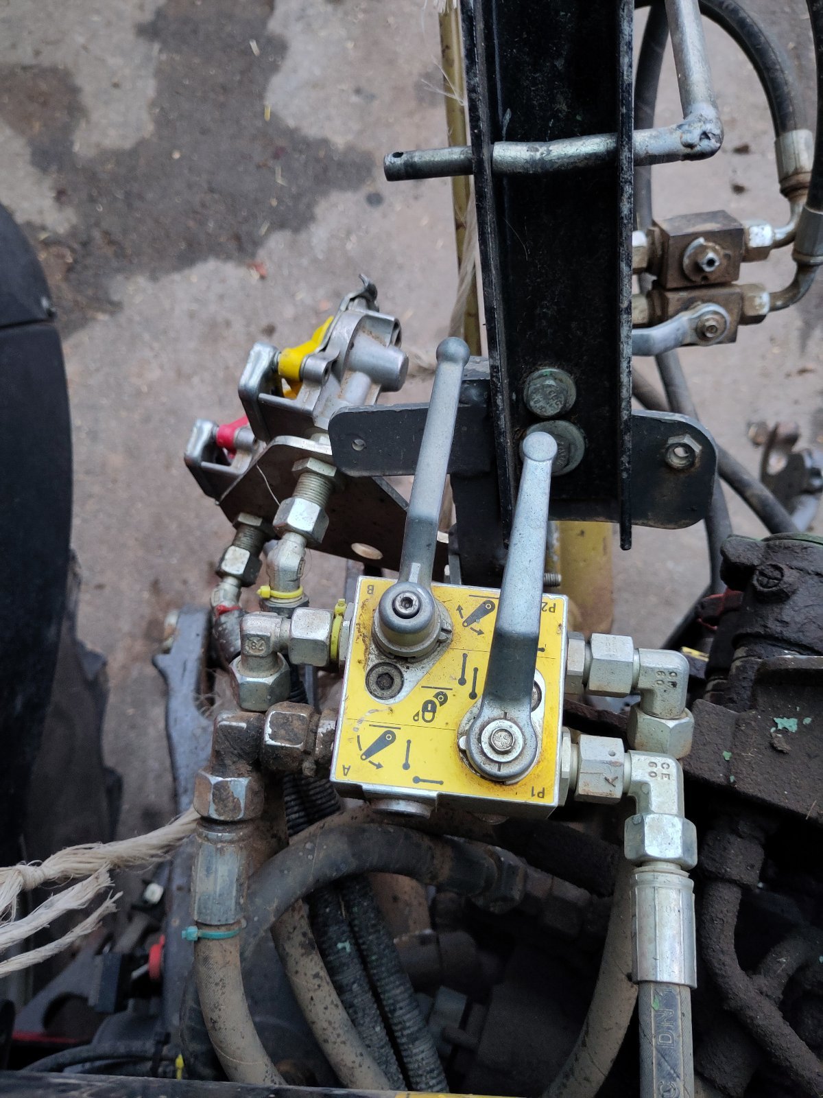 Traktor typu Massey Ferguson 5613, Gebrauchtmaschine v Königsfeld (Obrázek 7)