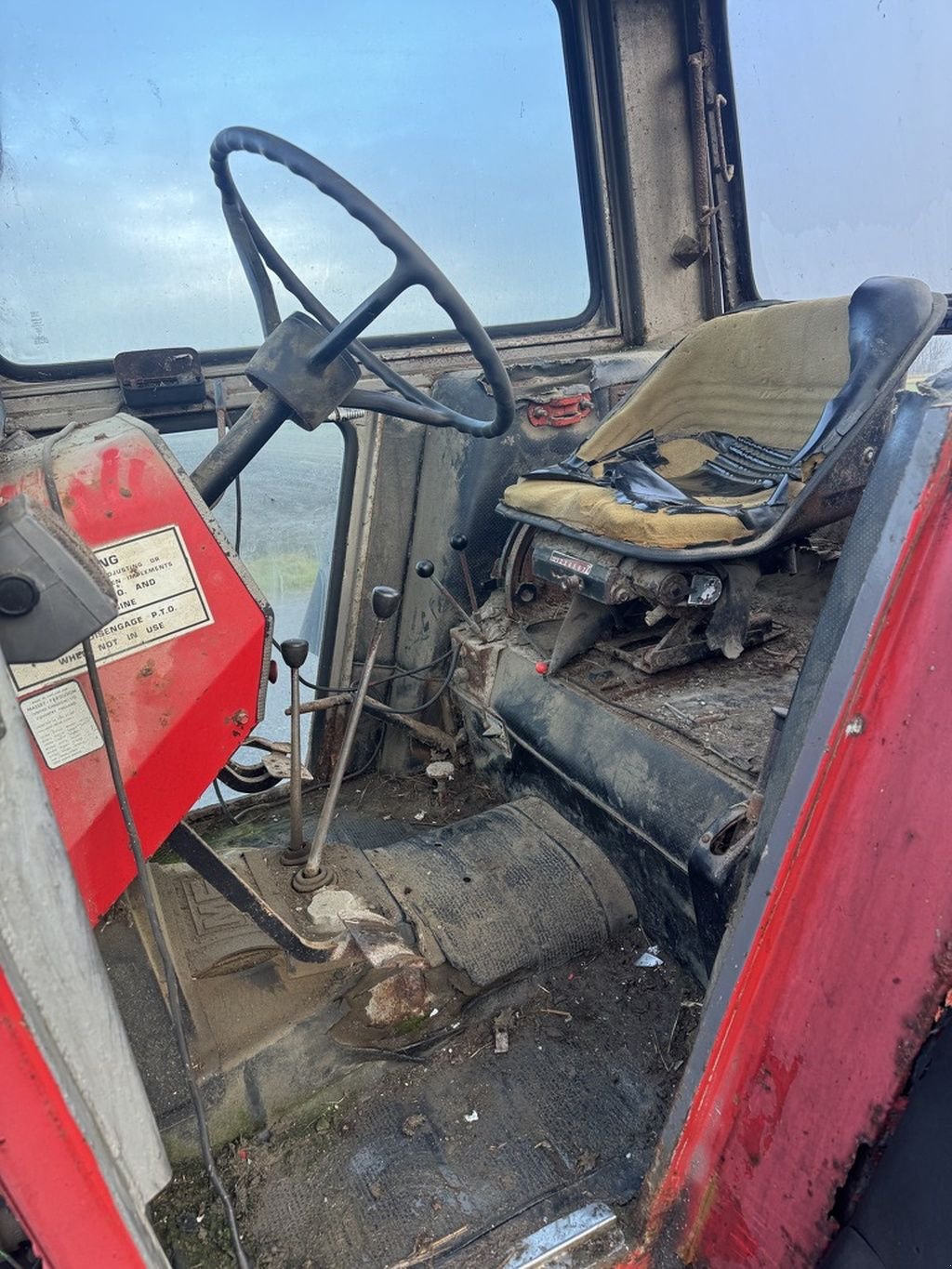 Traktor van het type Massey Ferguson 565, Gebrauchtmaschine in Callantsoog (Foto 4)