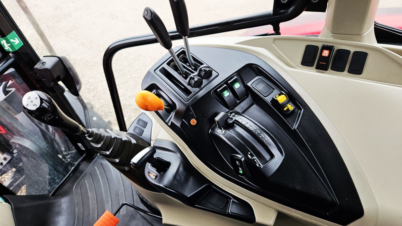 Traktor типа Massey Ferguson 5708 Dyna 4 / meget pæn og kun 1200 timer / med frontlæsser, Gebrauchtmaschine в Arden (Фотография 15)