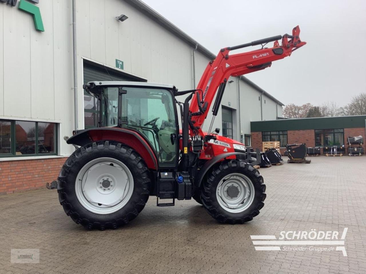 Traktor от тип Massey Ferguson 5709 M CAB DYNA-4 ESSENTIAL, Gebrauchtmaschine в Völkersen (Снимка 5)