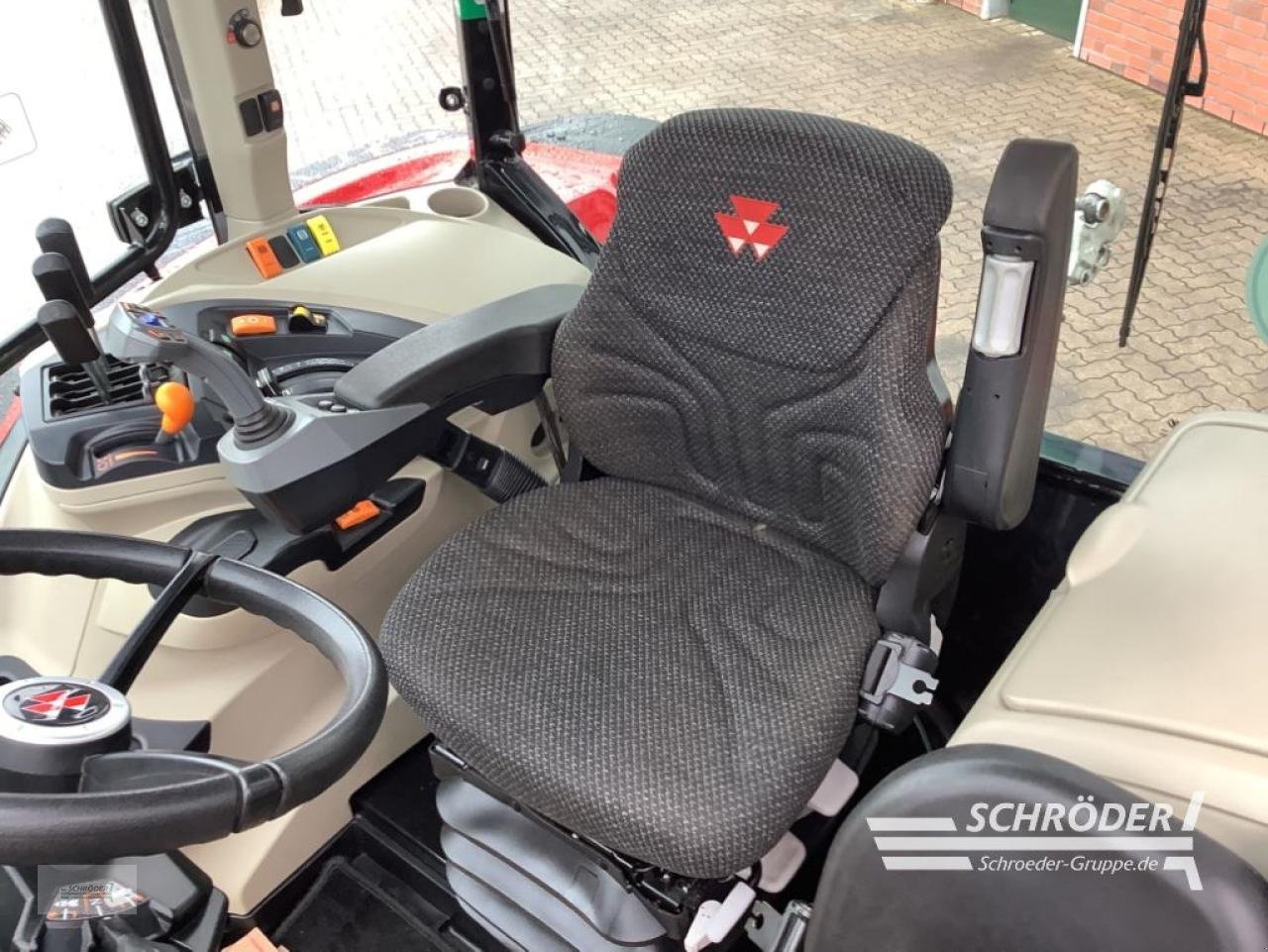 Traktor от тип Massey Ferguson 5709 M CAB DYNA-4 ESSENTIAL, Gebrauchtmaschine в Völkersen (Снимка 8)