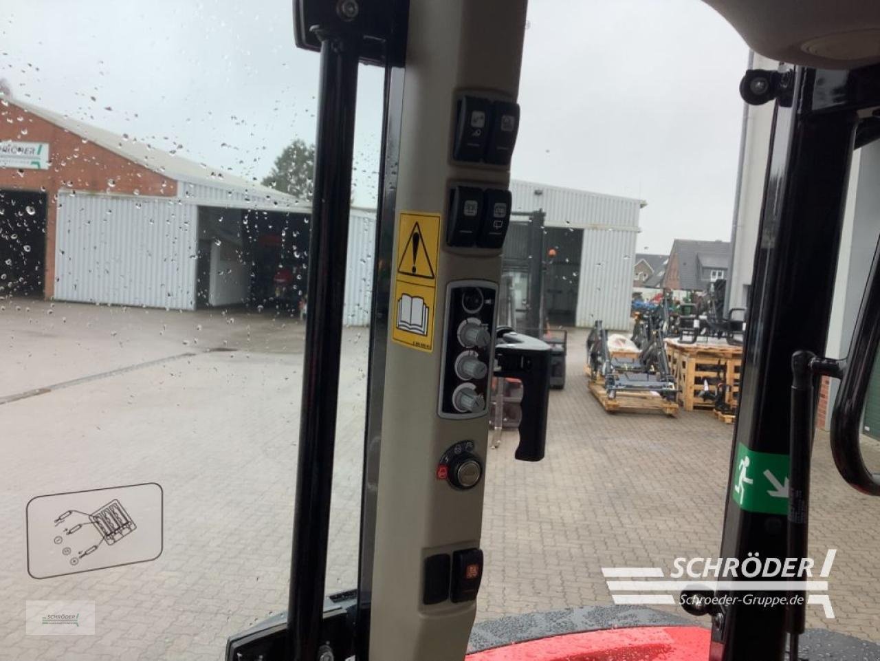 Traktor от тип Massey Ferguson 5709 M CAB DYNA-4 ESSENTIAL, Gebrauchtmaschine в Völkersen (Снимка 10)