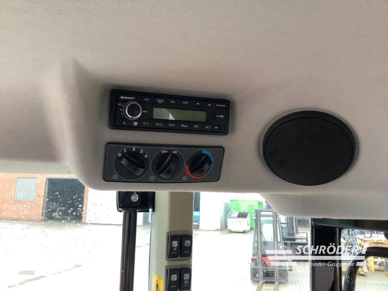 Traktor от тип Massey Ferguson 5709 M CAB DYNA-4 ESSENTIAL, Gebrauchtmaschine в Völkersen (Снимка 11)