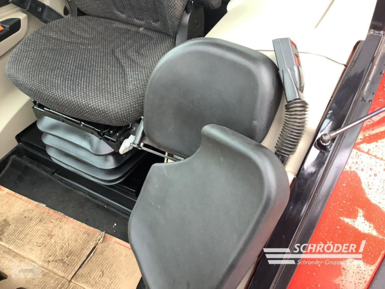 Traktor от тип Massey Ferguson 5709 M CAB DYNA-4 ESSENTIAL, Gebrauchtmaschine в Völkersen (Снимка 15)