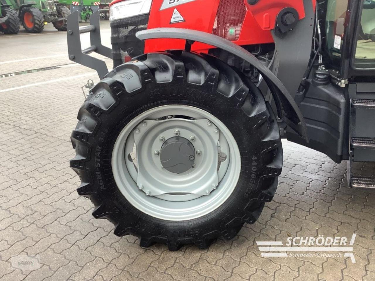 Traktor от тип Massey Ferguson 5709 M CAB DYNA-4 ESSENTIAL, Gebrauchtmaschine в Völkersen (Снимка 16)