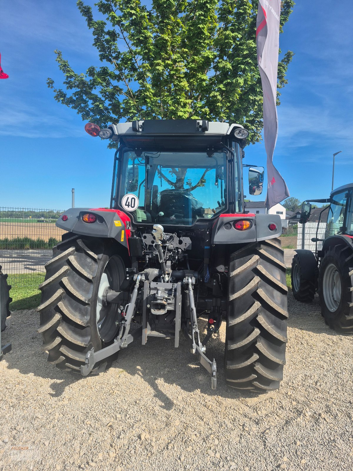 Traktor от тип Massey Ferguson 5709, Gebrauchtmaschine в Pfoerring (Снимка 4)