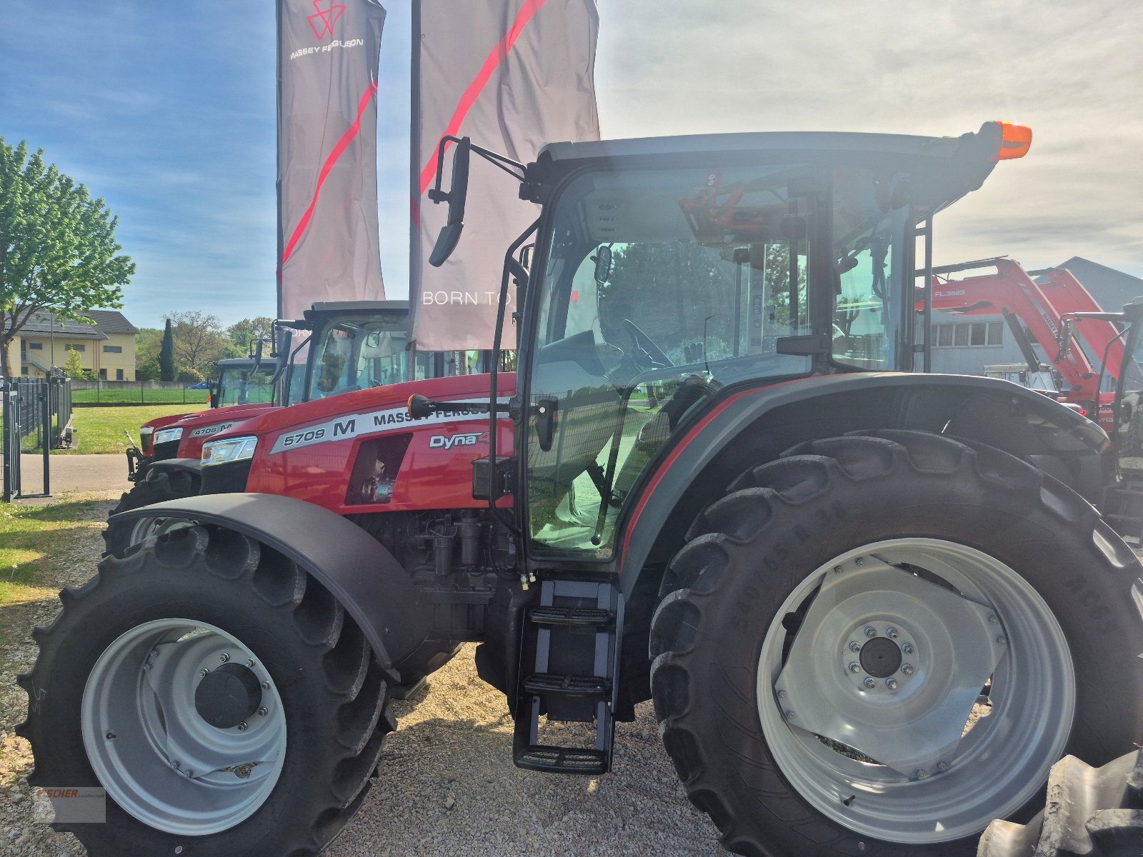 Traktor от тип Massey Ferguson 5709, Gebrauchtmaschine в Pfoerring (Снимка 5)
