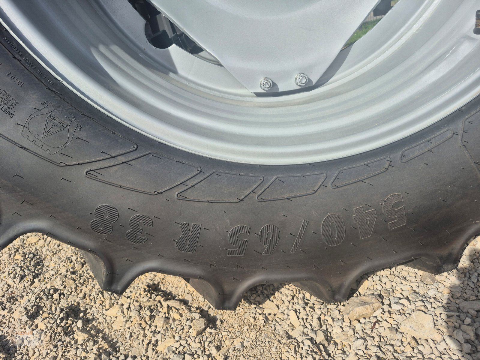 Traktor от тип Massey Ferguson 5709, Gebrauchtmaschine в Pfoerring (Снимка 11)