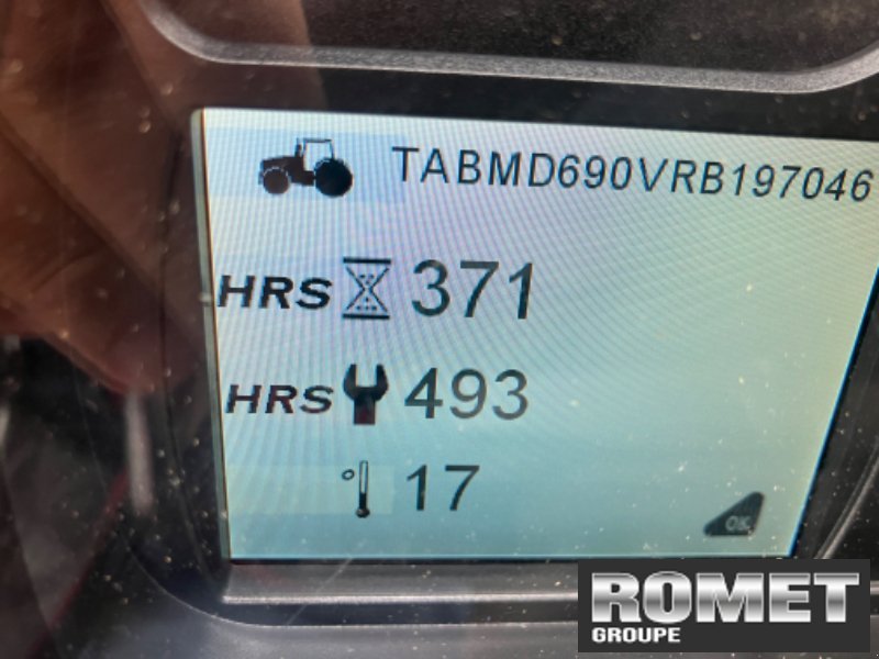 Traktor typu Massey Ferguson 5710 M D4 ES, Gebrauchtmaschine w Gennes sur glaize (Zdjęcie 5)