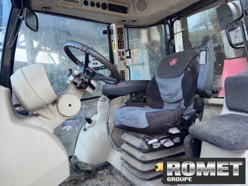 Traktor des Typs Massey Ferguson 5710 S D4 EF MR, Gebrauchtmaschine in Gennes sur glaize (Bild 4)