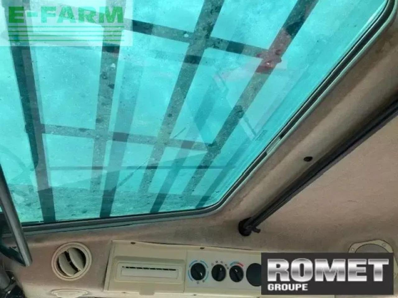 Traktor типа Massey Ferguson 5710 s d4 ef mr, Gebrauchtmaschine в GENNES-SUR-GLAIZE (Фотография 4)