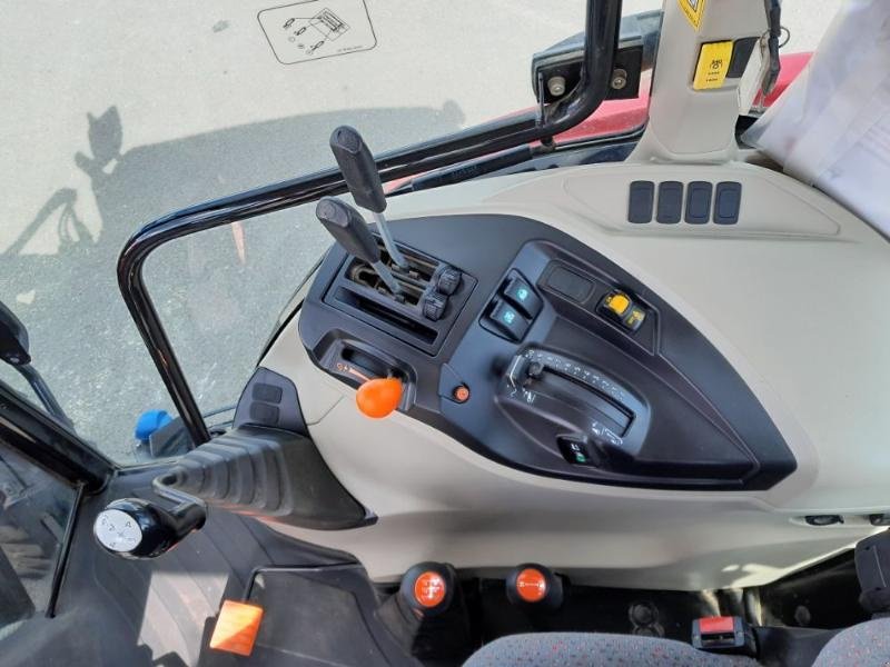 Traktor des Typs Massey Ferguson 5710M, Gebrauchtmaschine in ANTIGNY (Bild 11)