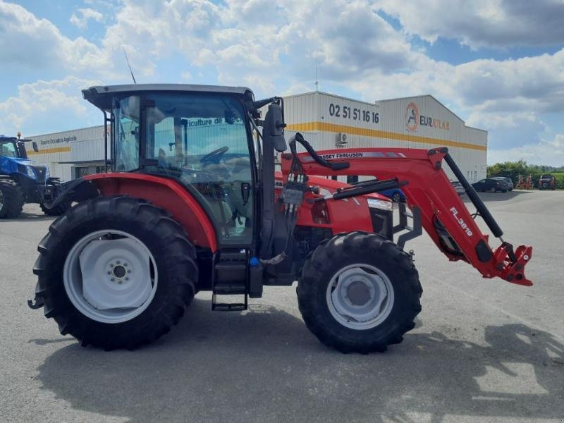 Traktor des Typs Massey Ferguson 5710M, Gebrauchtmaschine in ANTIGNY (Bild 4)