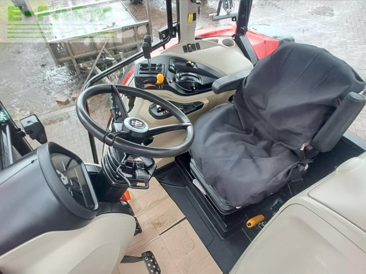 Traktor типа Massey Ferguson 5711 DYNA 4, Gebrauchtmaschine в PENRITH (Фотография 2)