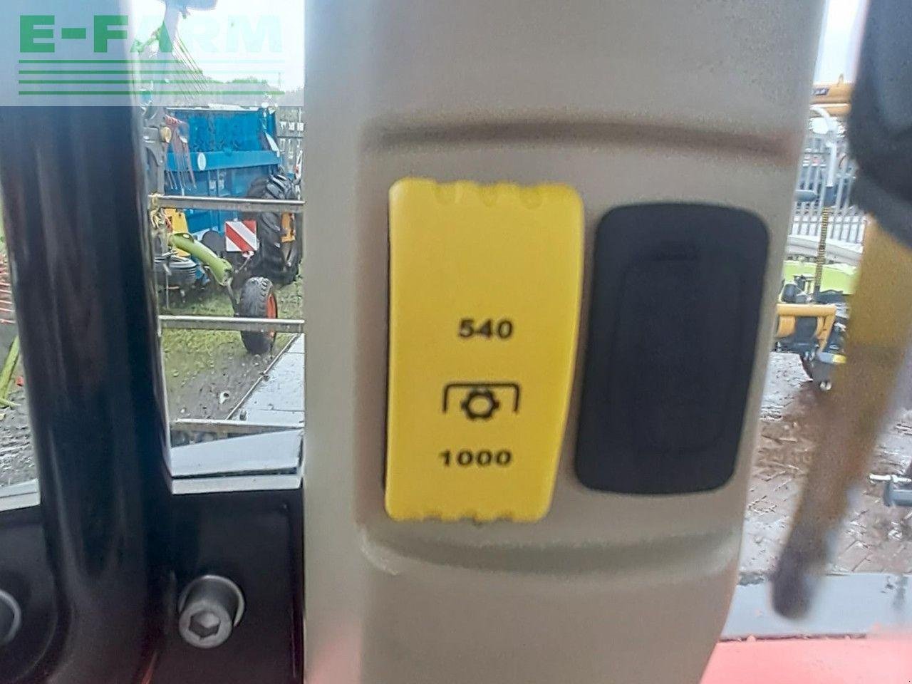 Traktor типа Massey Ferguson 5711 DYNA 4, Gebrauchtmaschine в PENRITH (Фотография 4)