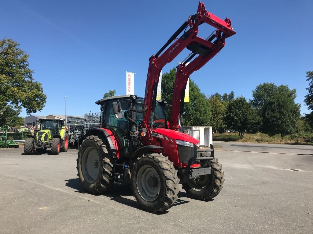 Traktor Türe ait Massey Ferguson 5711 ESSENTIAL DYNA-4, Gebrauchtmaschine içinde MORLHON LE HAUT (resim 4)