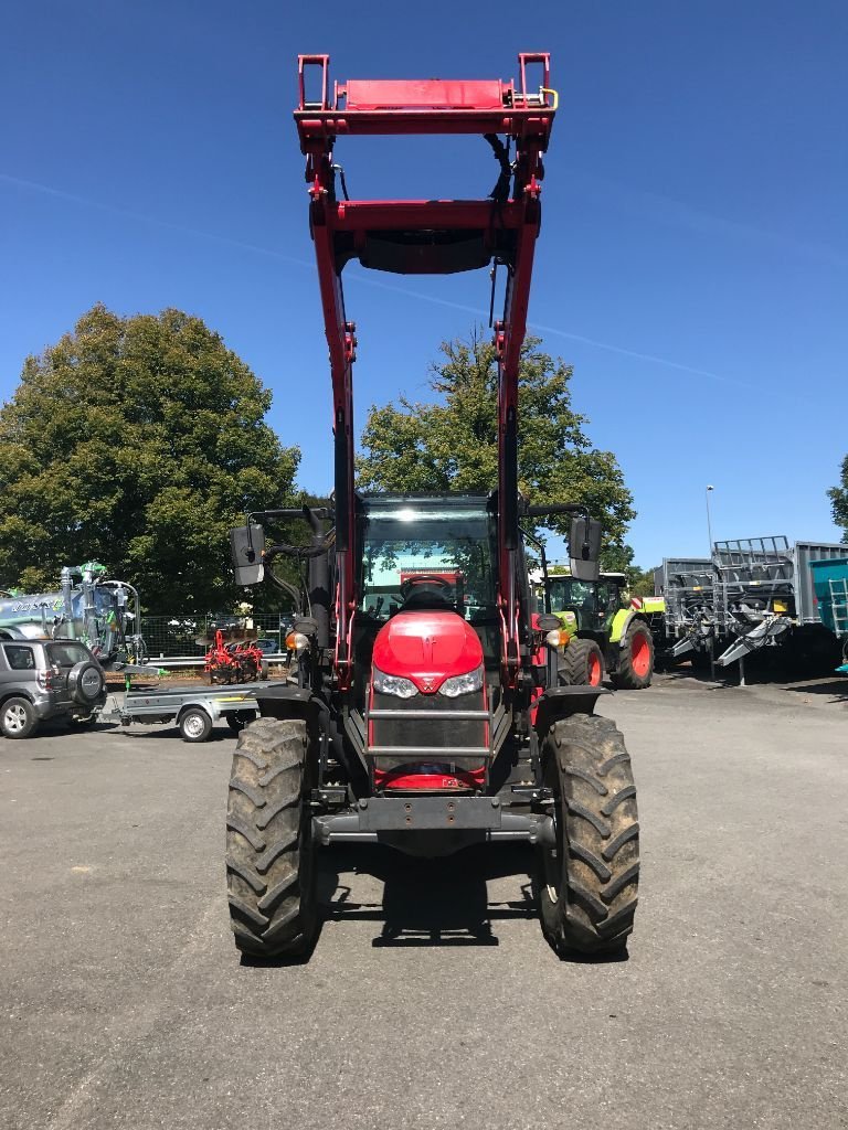 Traktor Türe ait Massey Ferguson 5711 ESSENTIAL DYNA-4, Gebrauchtmaschine içinde MORLHON LE HAUT (resim 5)
