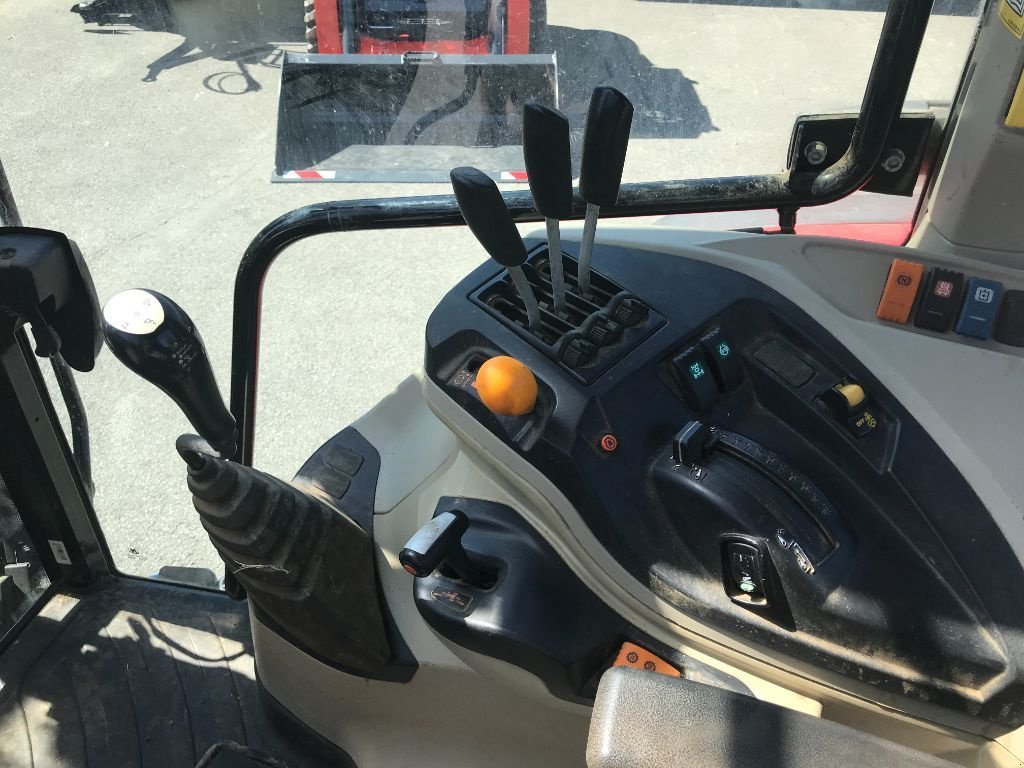 Traktor Türe ait Massey Ferguson 5711 ESSENTIAL DYNA-4, Gebrauchtmaschine içinde MORLHON LE HAUT (resim 10)