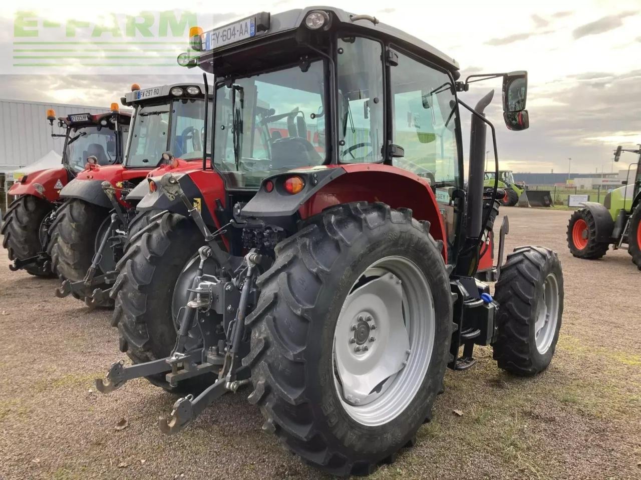 Traktor del tipo Massey Ferguson 5711 essential mr bati mx, Gebrauchtmaschine en VAROIS-ET-CHAIGNOT (Imagen 4)