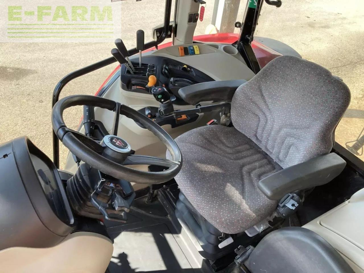 Traktor van het type Massey Ferguson 5711 essential mr, Gebrauchtmaschine in VAROIS-ET-CHAIGNOT (Foto 8)