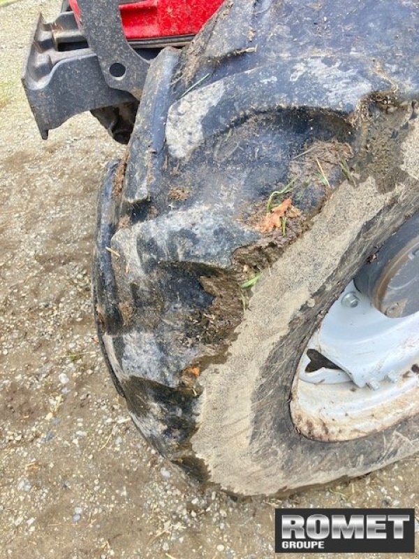 Traktor des Typs Massey Ferguson 5711 M D4 ES, Gebrauchtmaschine in Gennes sur glaize (Bild 11)