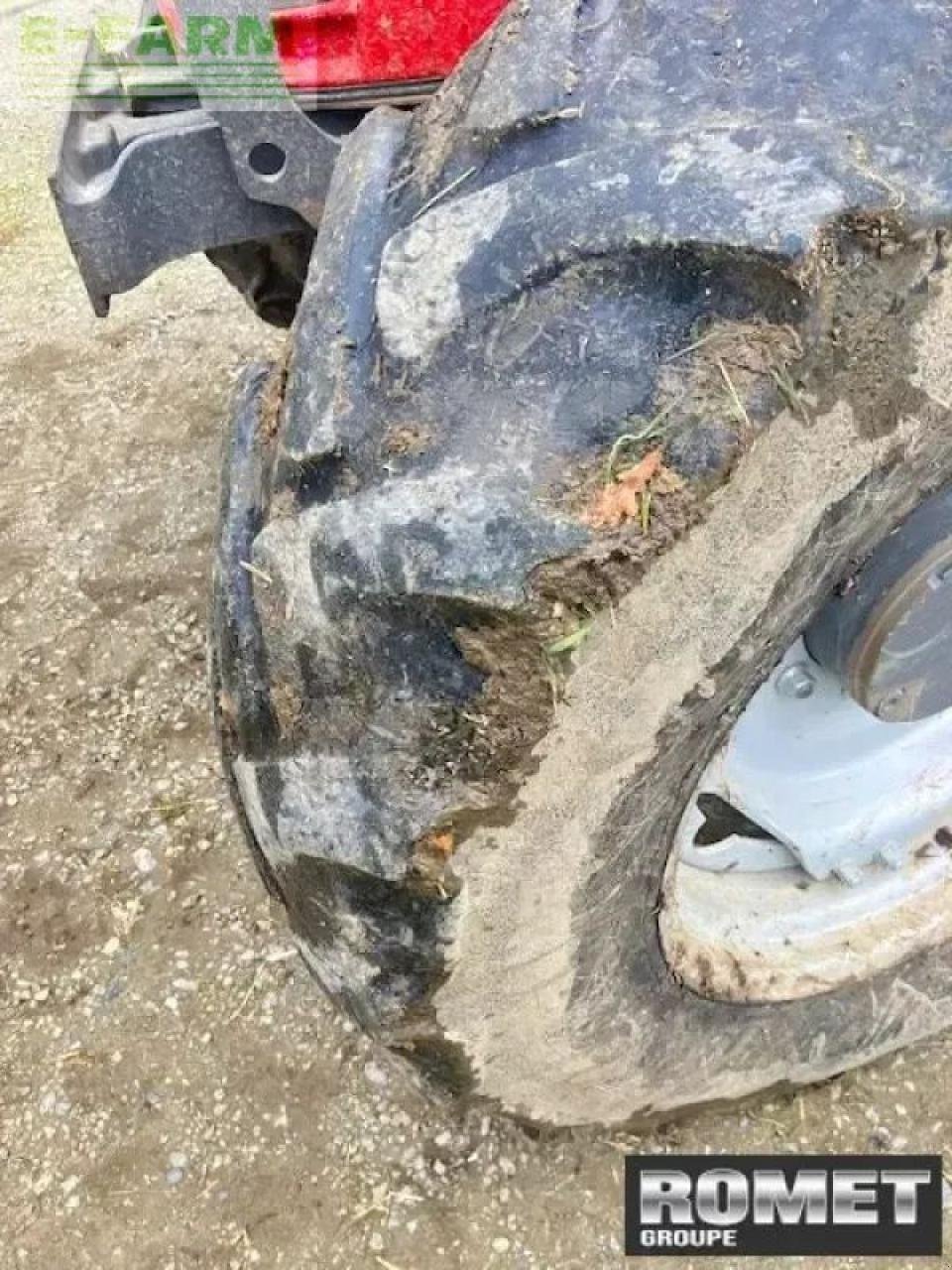 Traktor du type Massey Ferguson 5711 m d4 es, Gebrauchtmaschine en GENNES-SUR-GLAIZE (Photo 3)