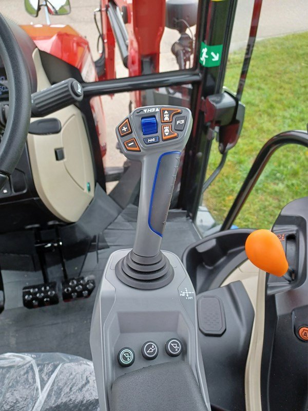 Traktor des Typs Massey Ferguson 5711 M D4, Ausstellungsmaschine in Hindelbank (Bild 8)