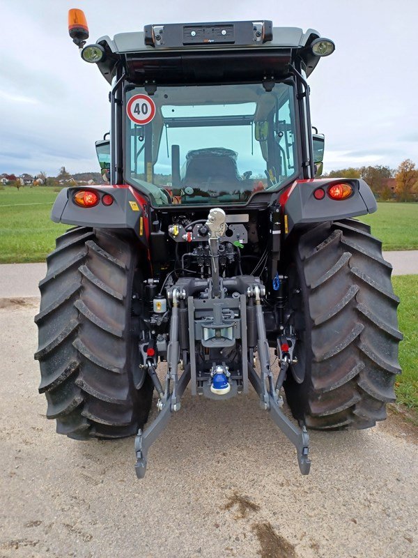 Traktor of the type Massey Ferguson 5711 M D4, Ausstellungsmaschine in Hindelbank (Picture 4)