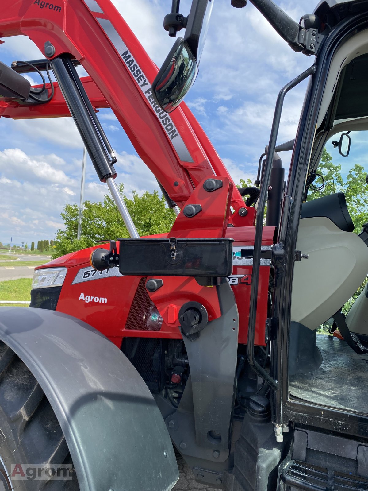 Traktor tipa Massey Ferguson 5711 M DYNA-4, Gebrauchtmaschine u Harthausen (Slika 19)