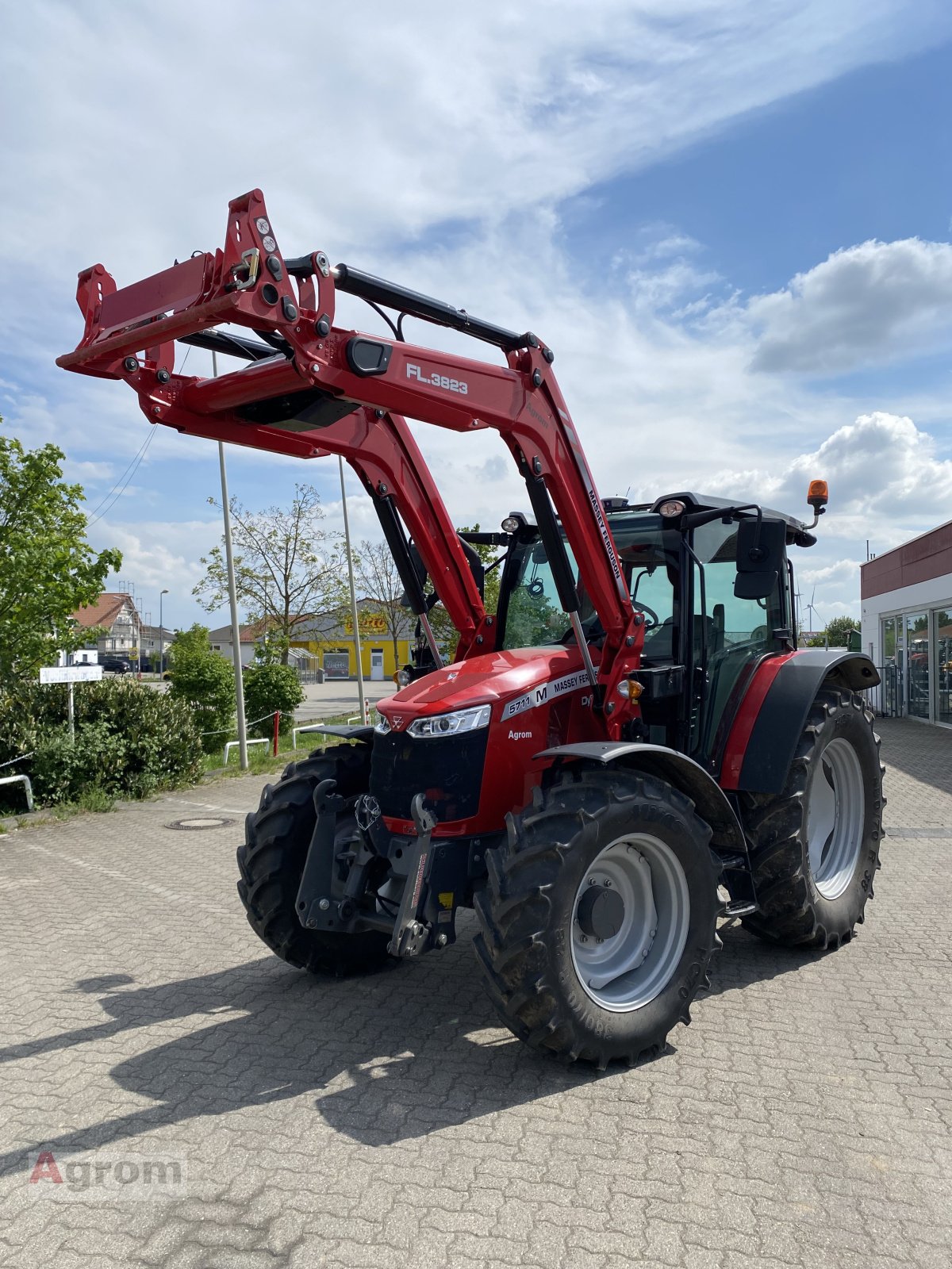 Traktor типа Massey Ferguson 5711 M DYNA-4, Gebrauchtmaschine в Harthausen (Фотография 1)