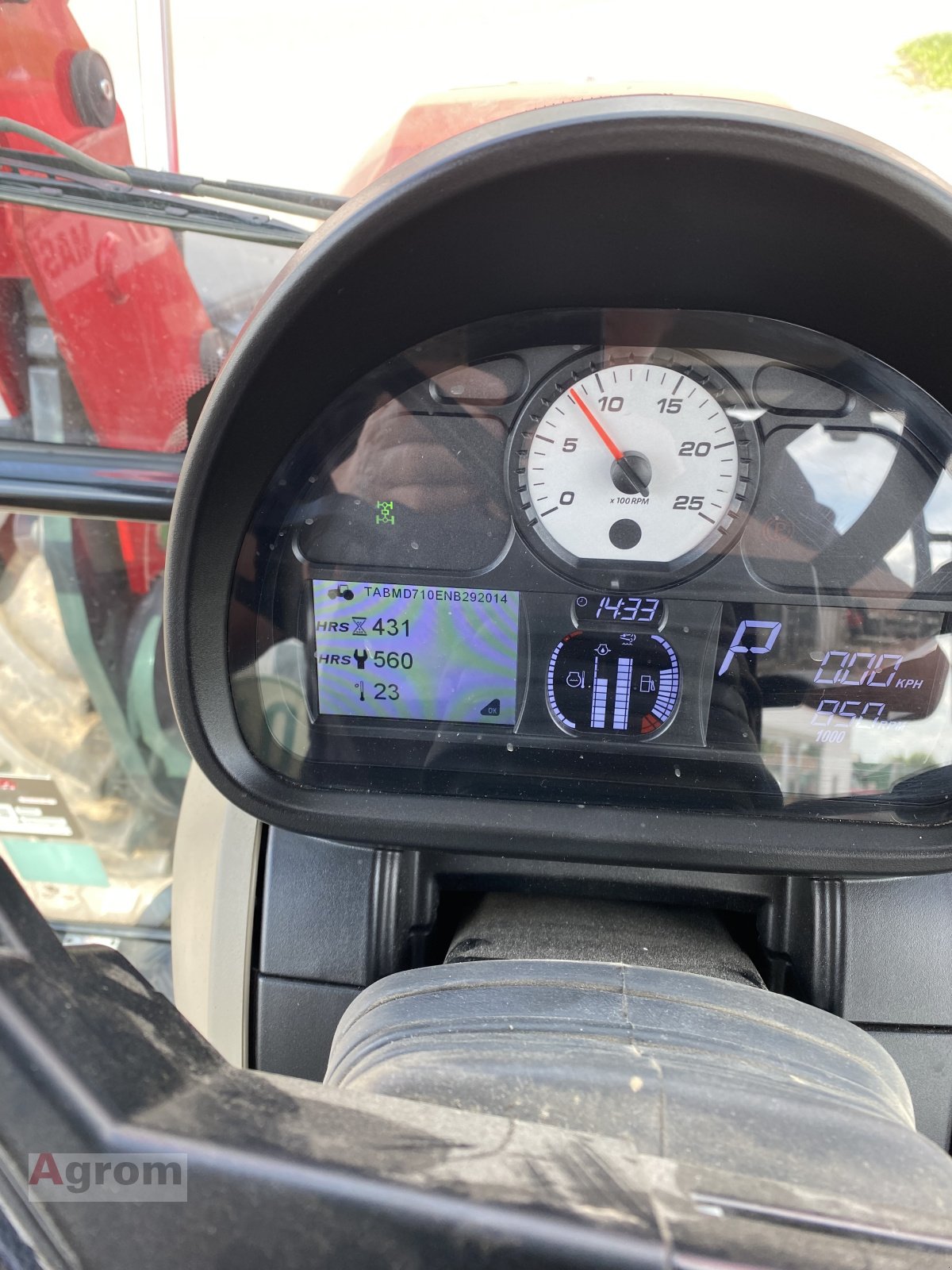 Traktor типа Massey Ferguson 5711 M DYNA-4, Gebrauchtmaschine в Harthausen (Фотография 2)