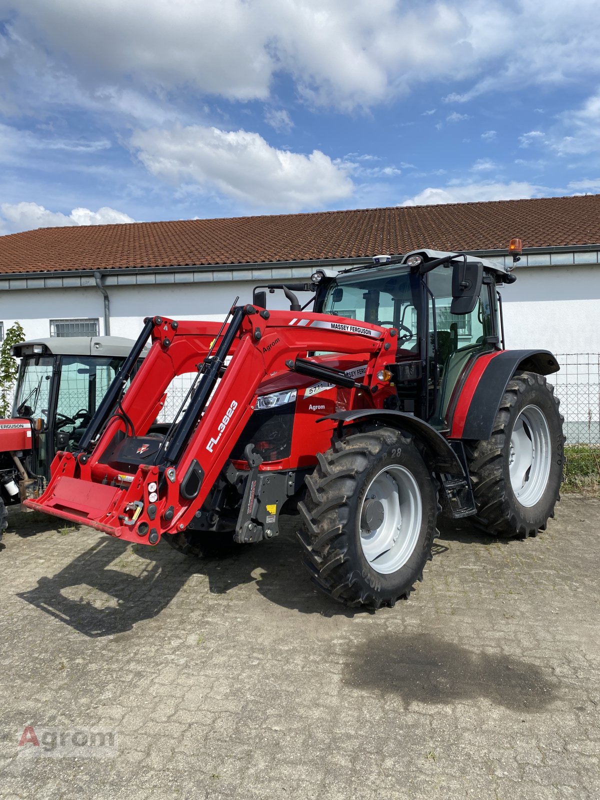 Traktor типа Massey Ferguson 5711 M DYNA-4, Gebrauchtmaschine в Harthausen (Фотография 4)