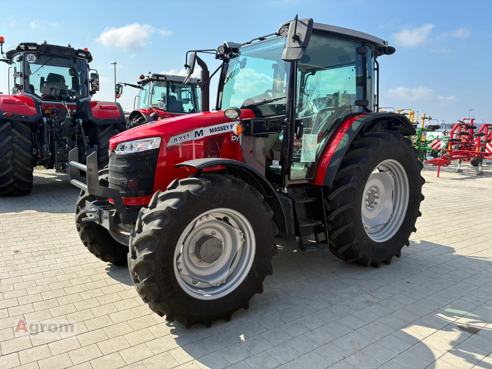 Traktor типа Massey Ferguson 5711 M, Neumaschine в Münsingen (Фотография 2)