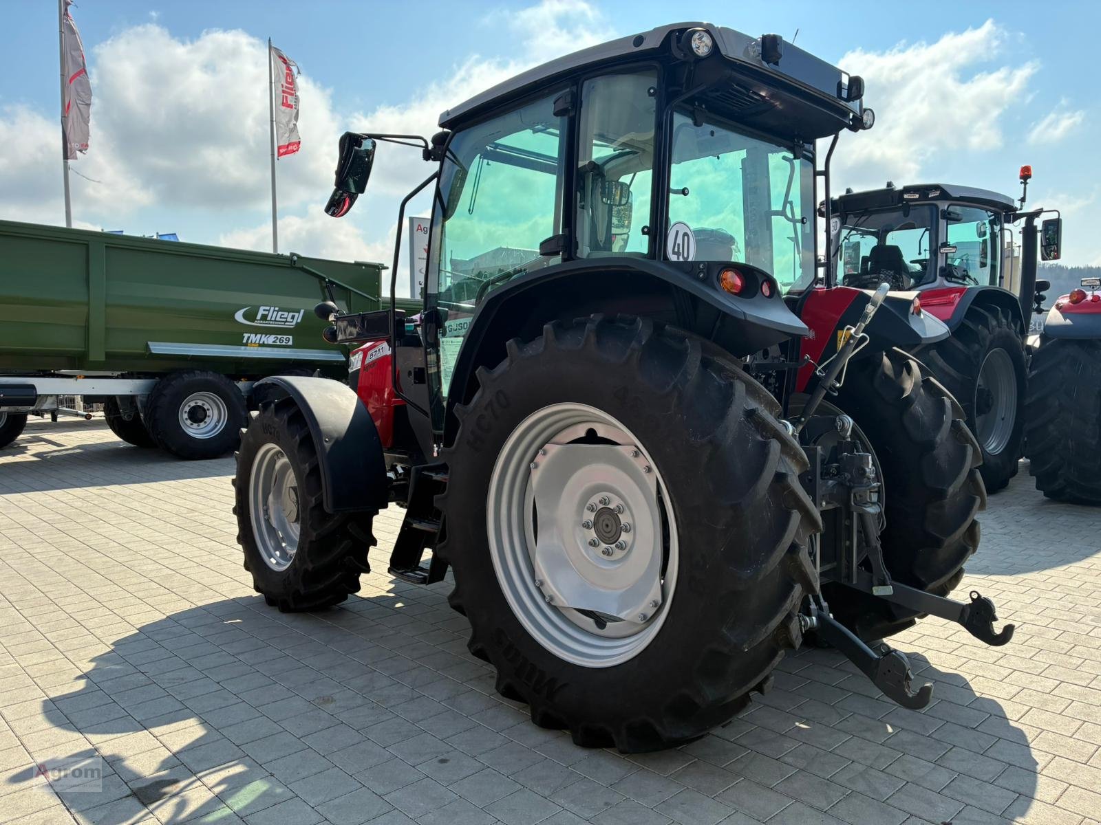 Traktor типа Massey Ferguson 5711 M, Neumaschine в Münsingen (Фотография 4)