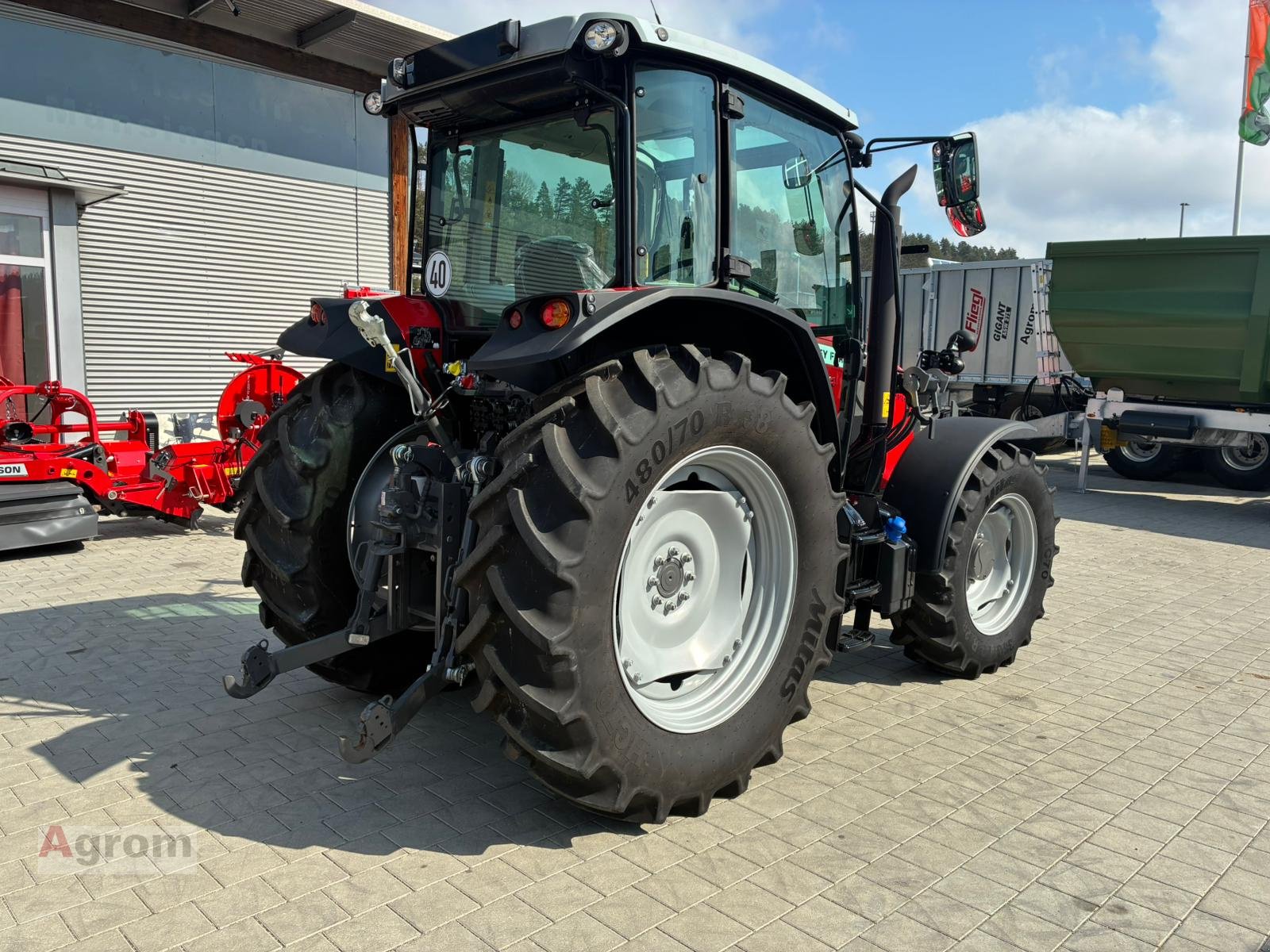 Traktor типа Massey Ferguson 5711 M, Neumaschine в Münsingen (Фотография 5)