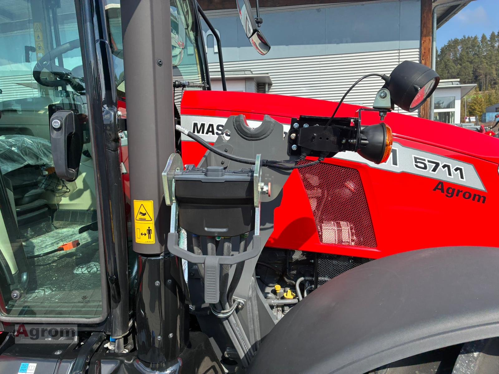 Traktor типа Massey Ferguson 5711 M, Neumaschine в Münsingen (Фотография 7)
