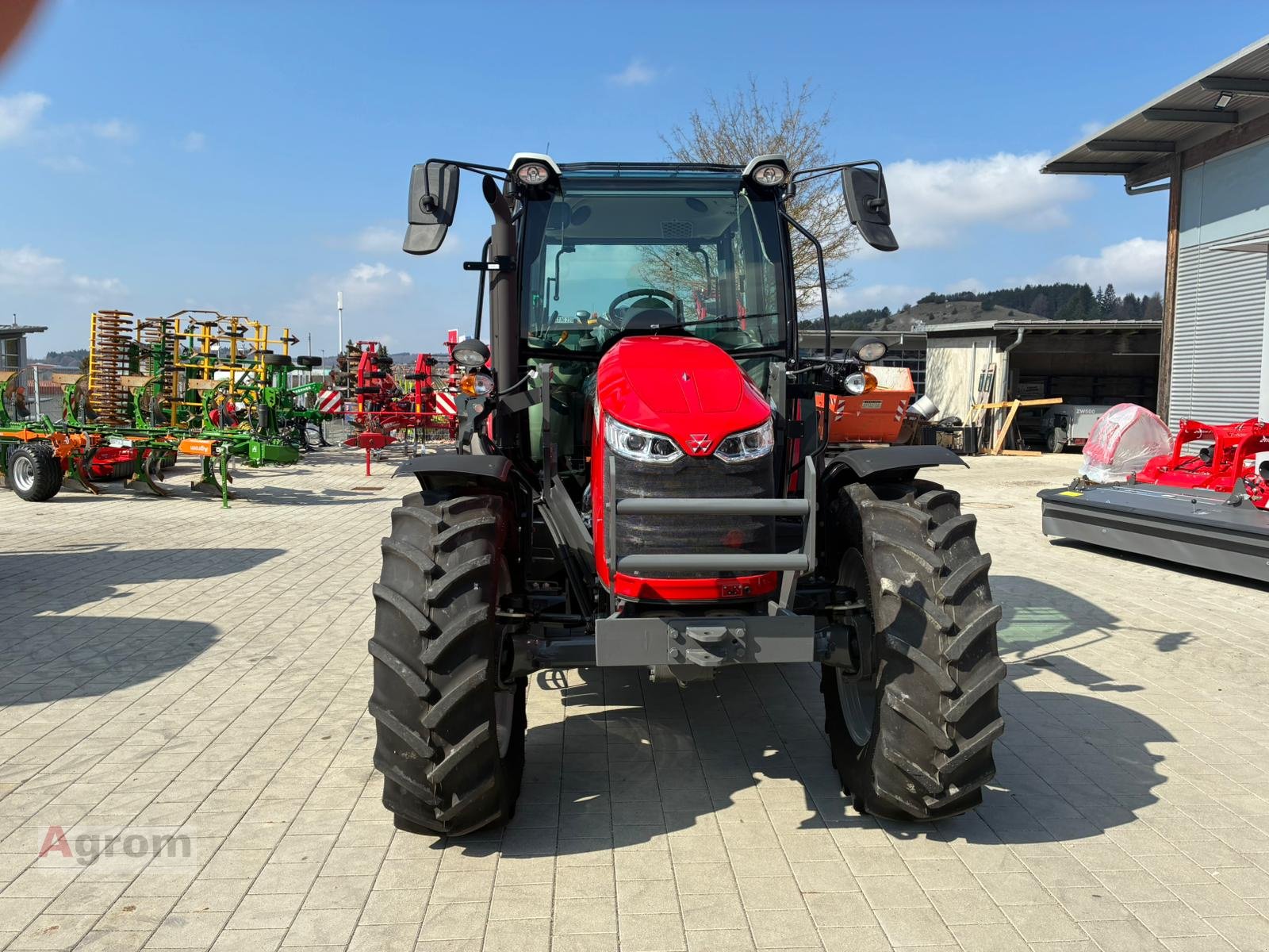 Traktor типа Massey Ferguson 5711 M, Neumaschine в Münsingen (Фотография 8)