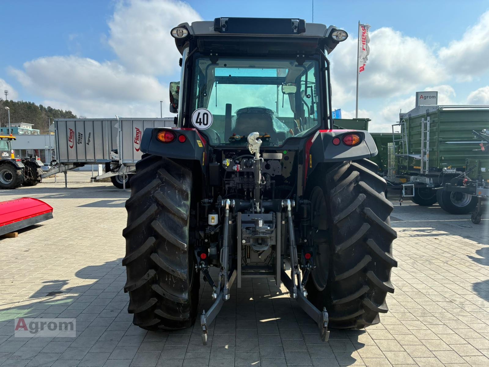 Traktor типа Massey Ferguson 5711 M, Neumaschine в Münsingen (Фотография 9)