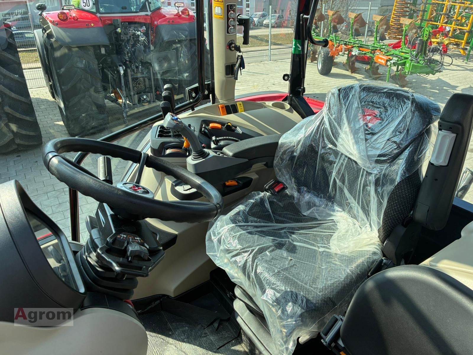 Traktor типа Massey Ferguson 5711 M, Neumaschine в Münsingen (Фотография 12)