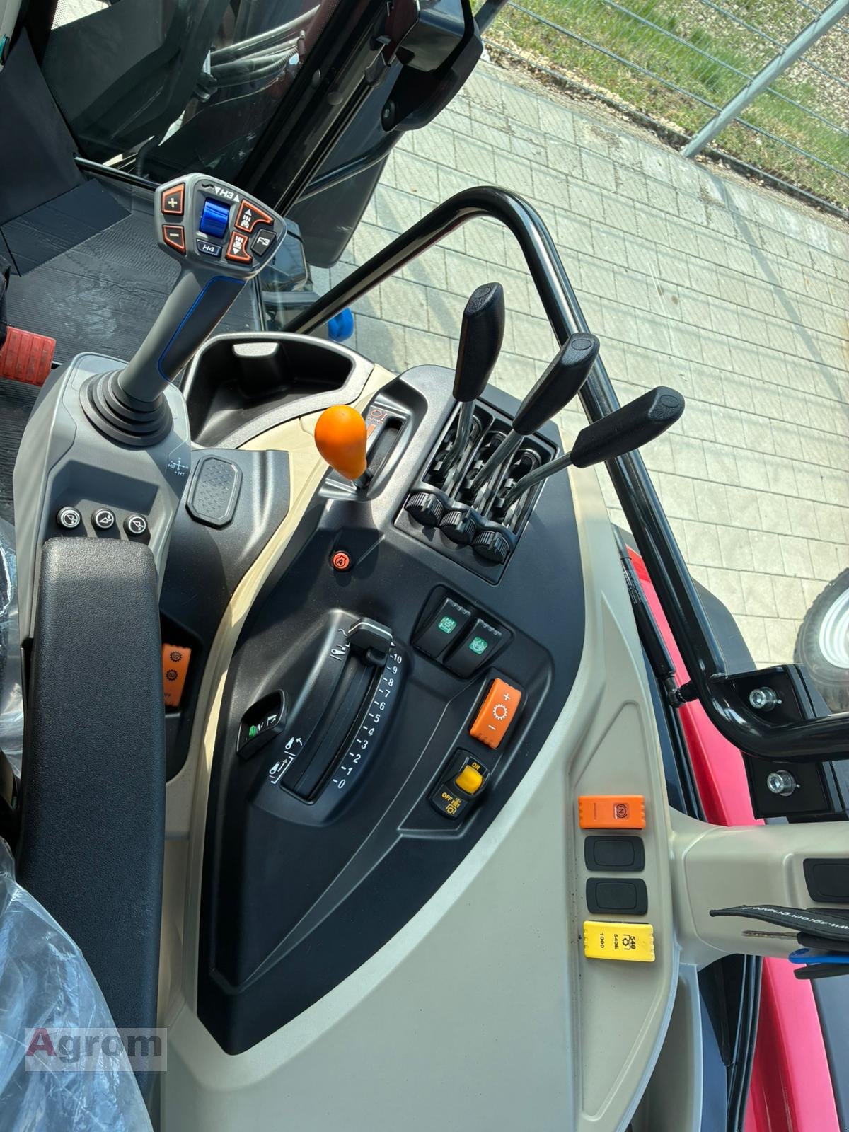 Traktor типа Massey Ferguson 5711 M, Neumaschine в Münsingen (Фотография 13)