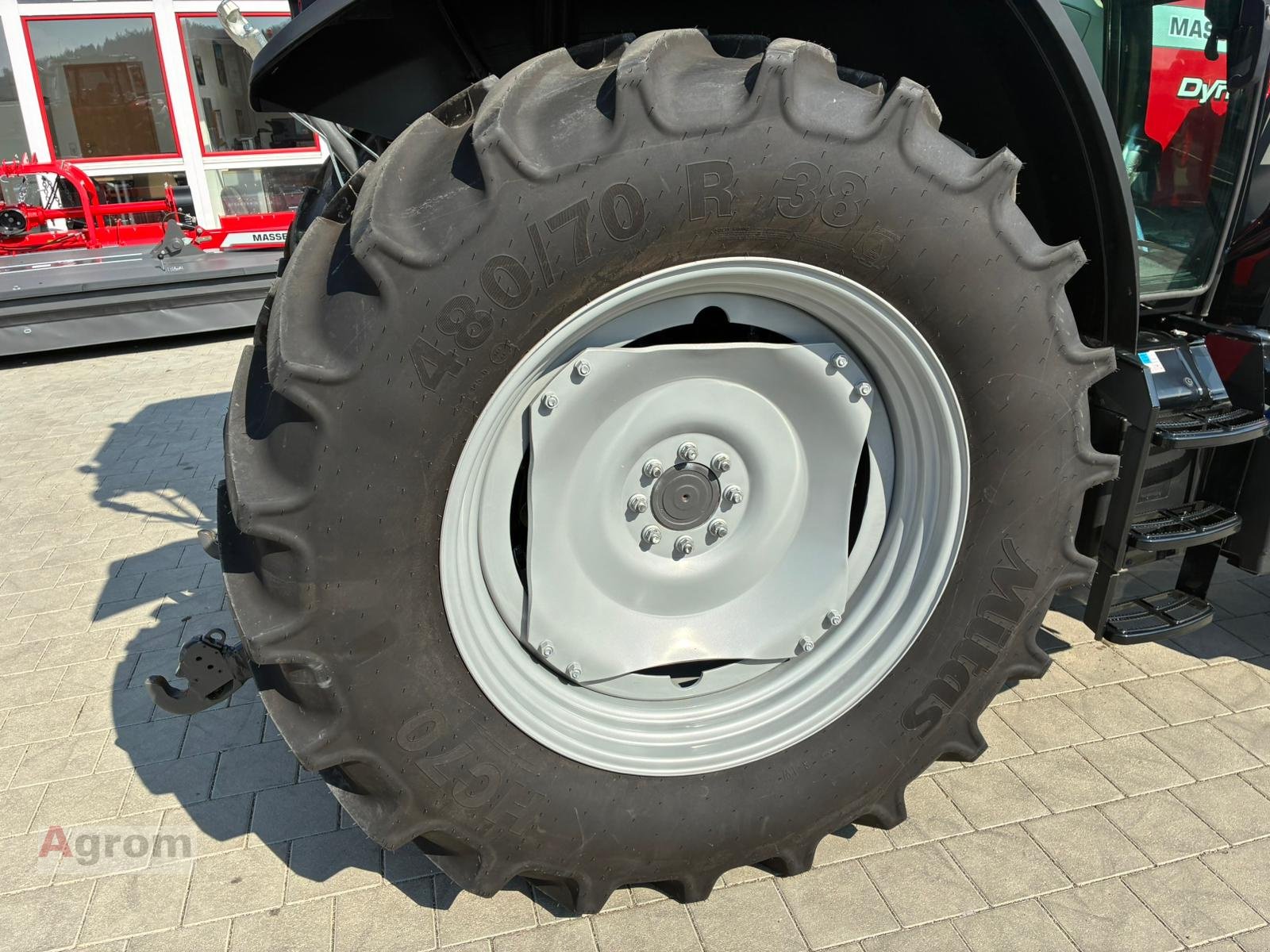 Traktor типа Massey Ferguson 5711 M, Neumaschine в Münsingen (Фотография 17)
