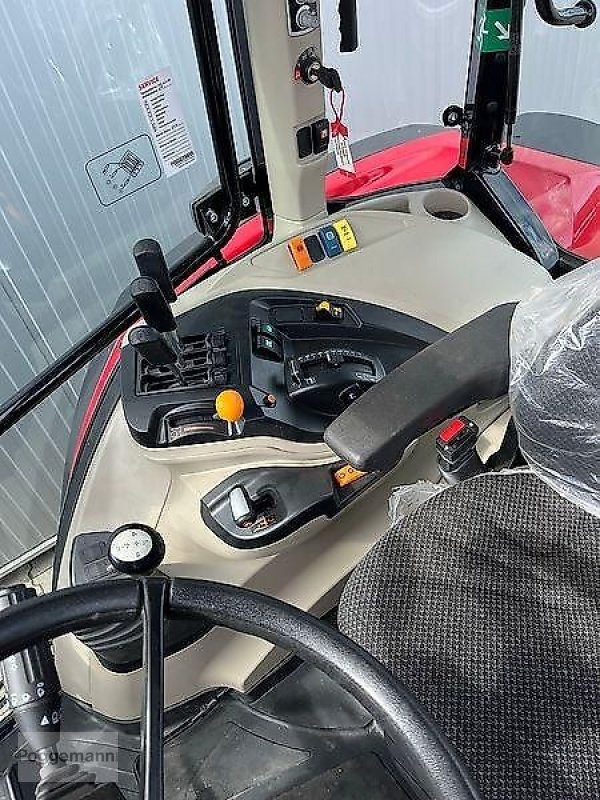 Traktor of the type Massey Ferguson 5711 M, Vorführmaschine in Bad Iburg - Sentrup (Picture 10)