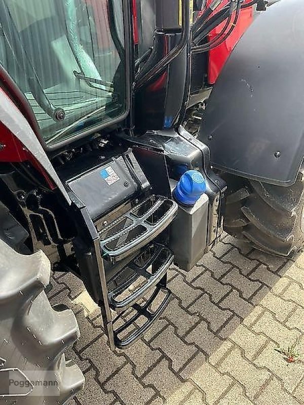 Traktor of the type Massey Ferguson 5711 M, Vorführmaschine in Bad Iburg - Sentrup (Picture 14)