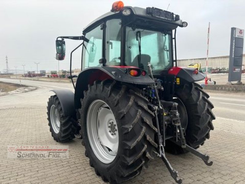 Traktor от тип Massey Ferguson 5711 M, Gebrauchtmaschine в St.Margarethen (Снимка 3)