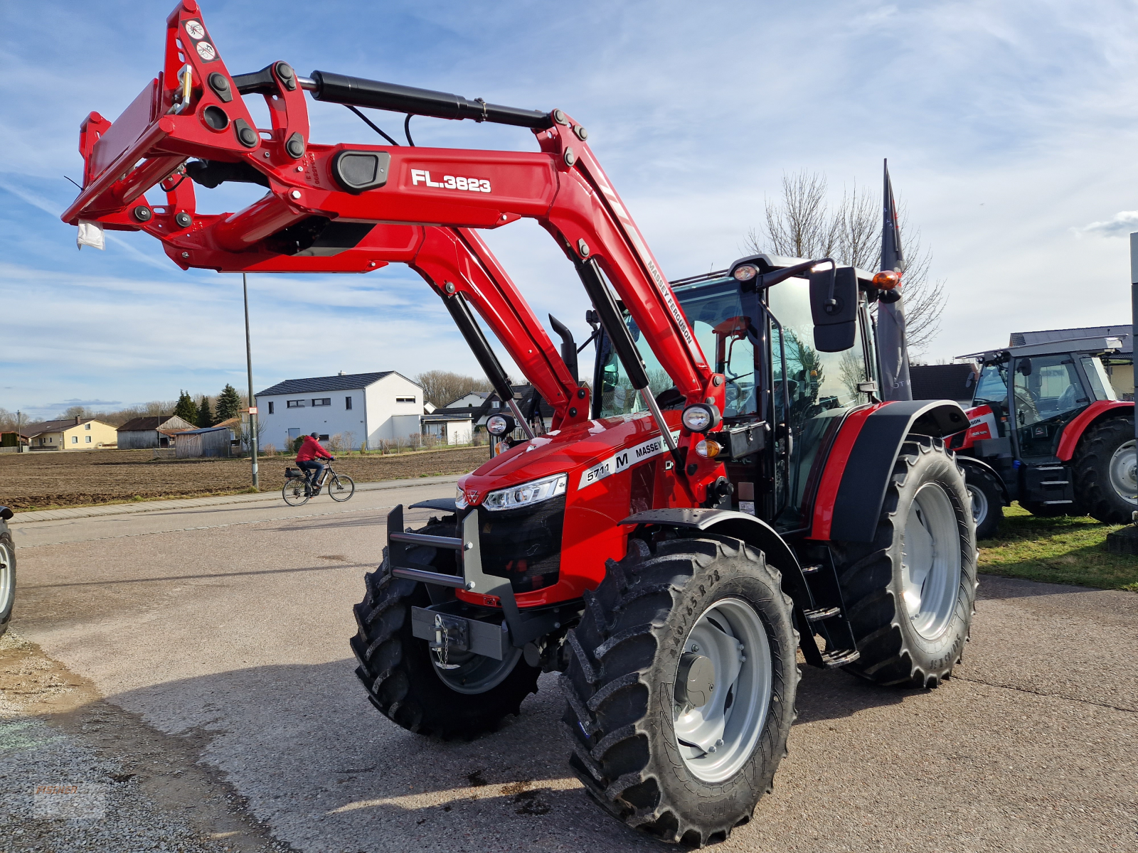 Traktor of the type Massey Ferguson 5711 MR, Neumaschine in Pfoerring (Picture 5)