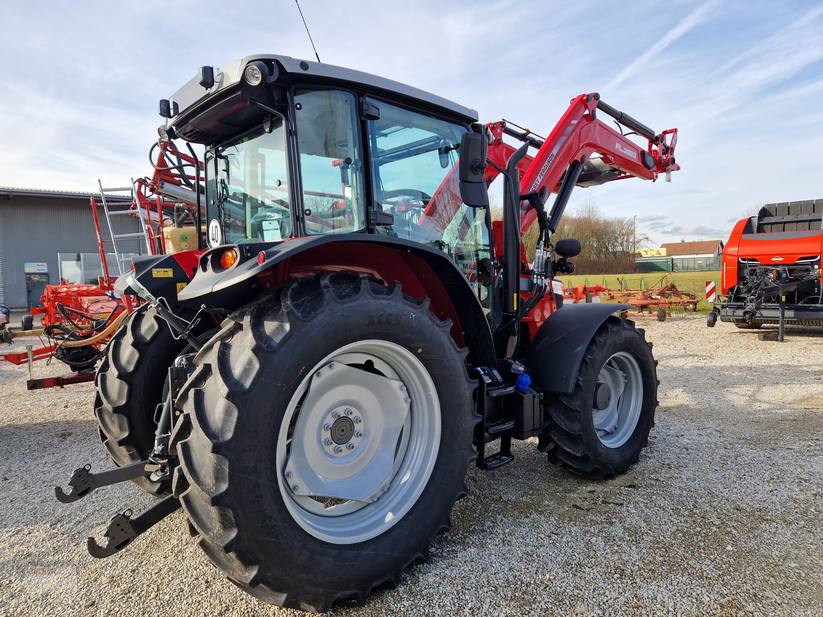 Traktor του τύπου Massey Ferguson 5711 MR, Neumaschine σε Pfoerring (Φωτογραφία 10)